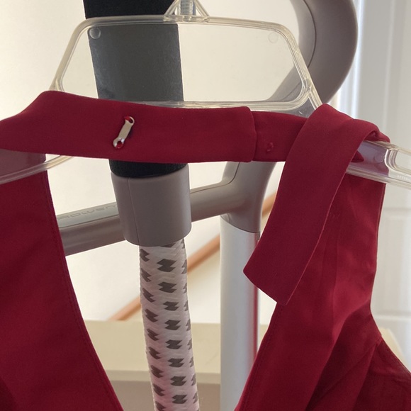 Beautiful red formal dress in size 6 - Picture 4 of 5